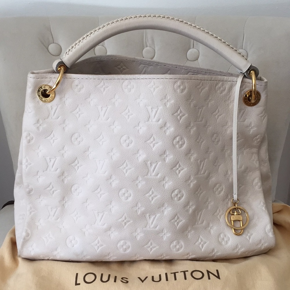 LouisVuitton Beige Leather Artsy Shoulder Bag